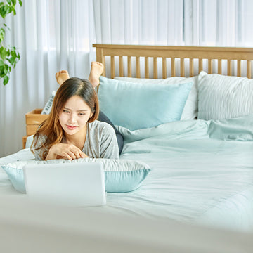 Sleep in Style: Satin Pillowcases for Dorm Room Glam